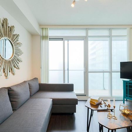 Skyline Elegance Condo Toronto Bagian luar foto