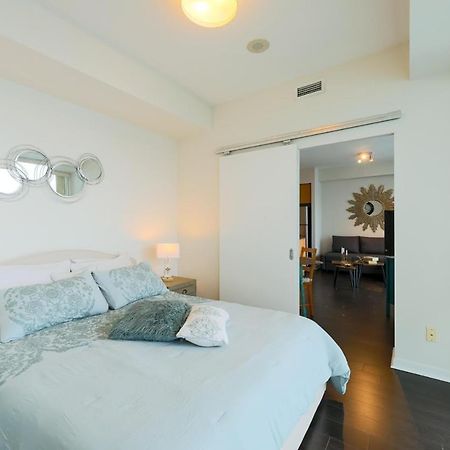 Skyline Elegance Condo Toronto Bagian luar foto