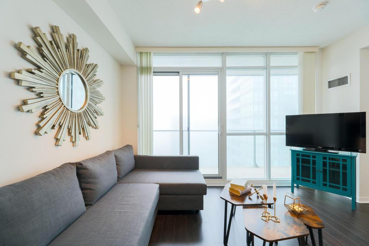 Skyline Elegance Condo Toronto Bagian luar foto